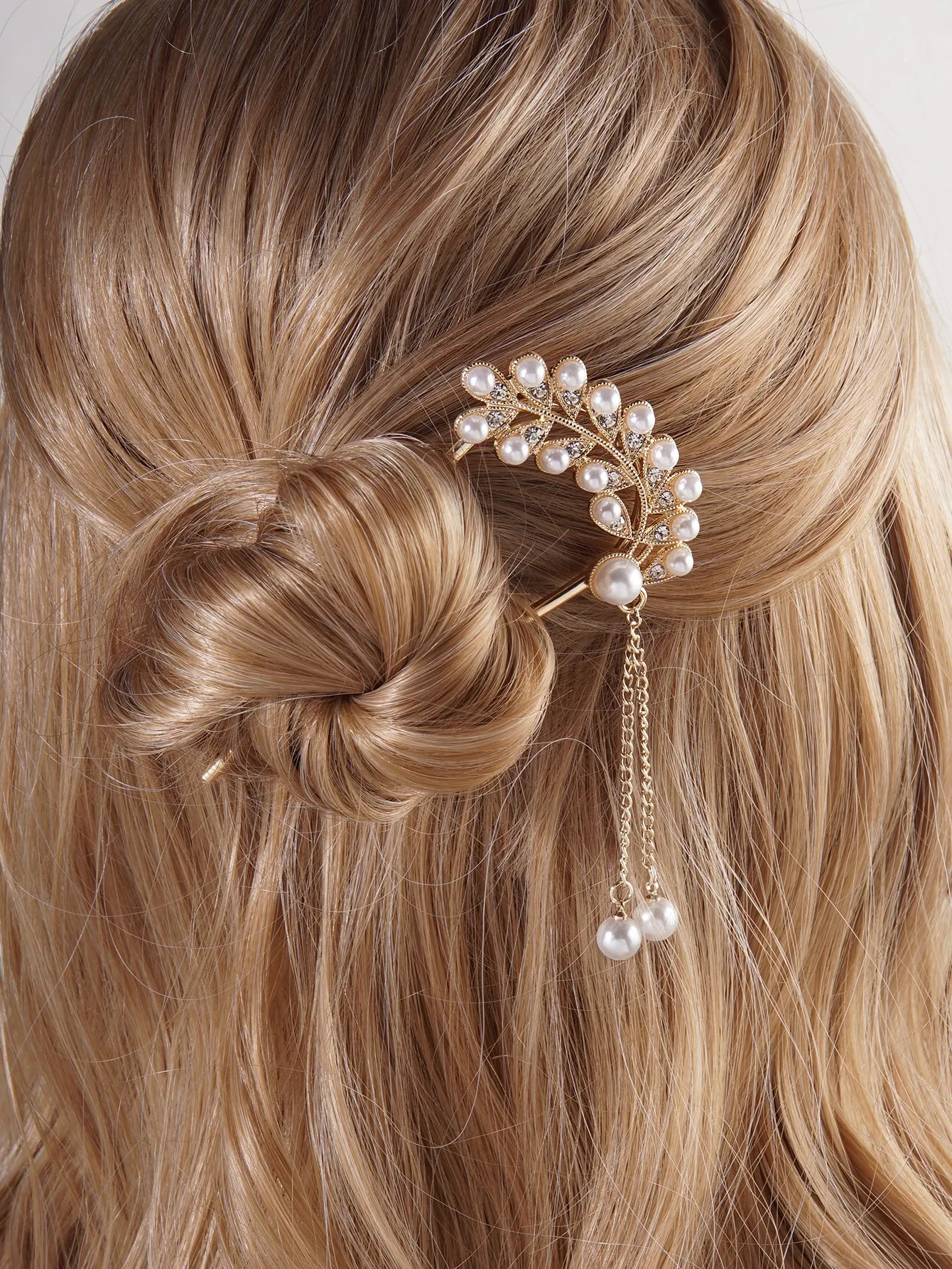 1pc Faux Pearl & Rhinestone & Tassel Decorated Hairpin With Imitated Pearl