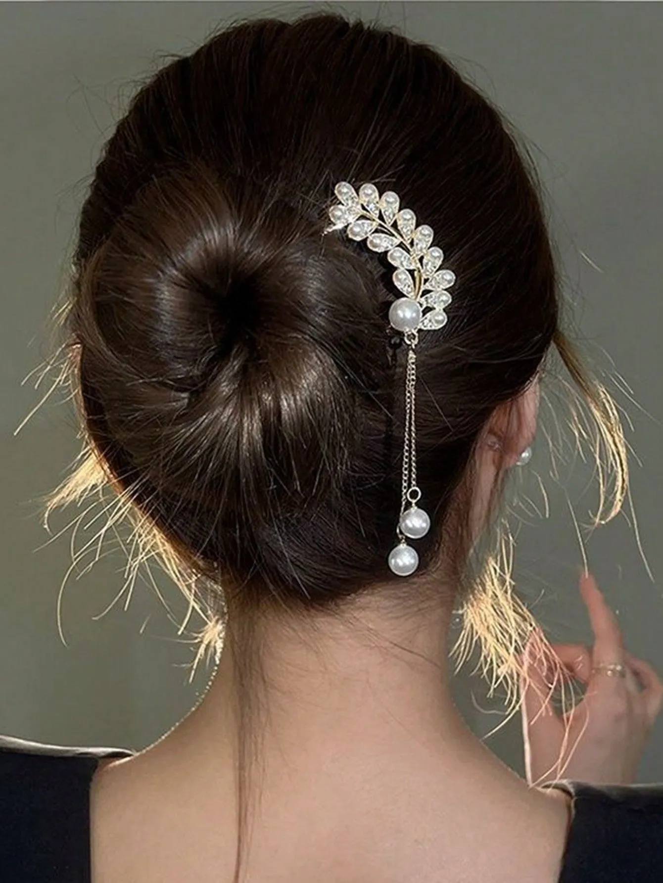1pc Faux Pearl & Rhinestone & Tassel Decorated Hairpin With Imitated Pearl
