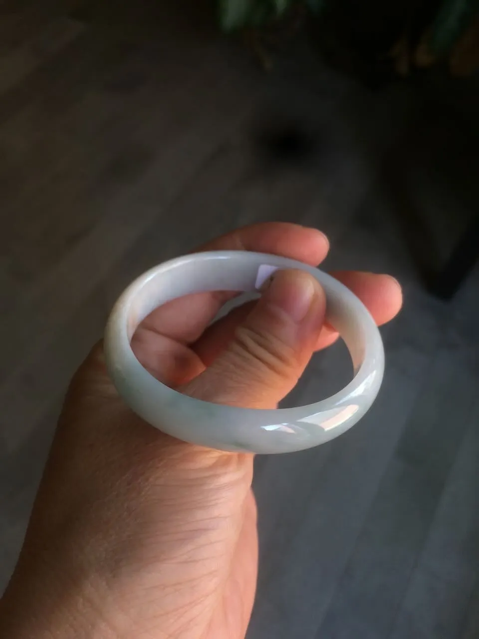 47mm Certified Type A 100% Natural light green/yellow Jadeite Jade oval bangle AJ69-0615