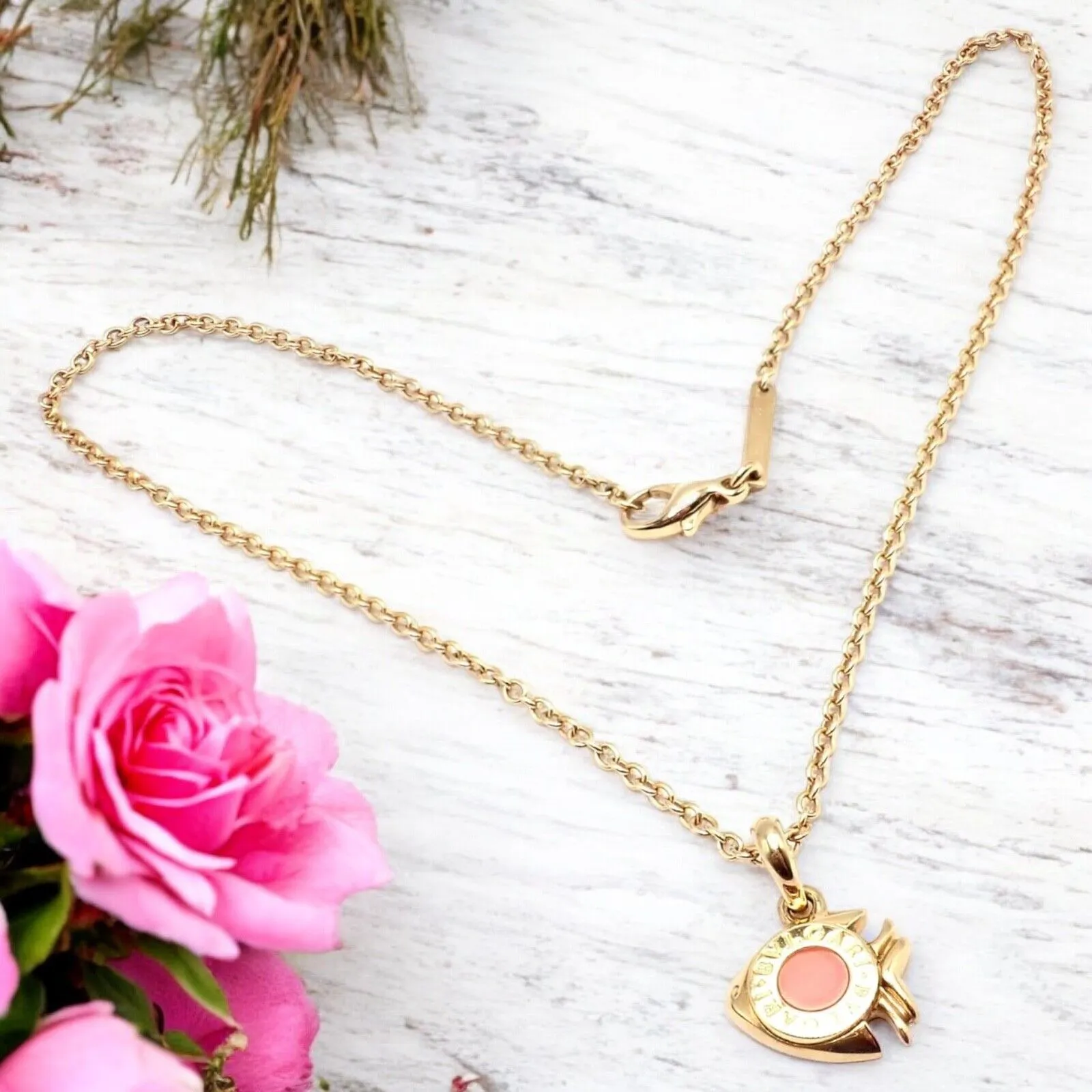 Authentic! Bulgari Bvlgari 18k Yellow Gold Coral Naturalia Fish Pendant Necklace