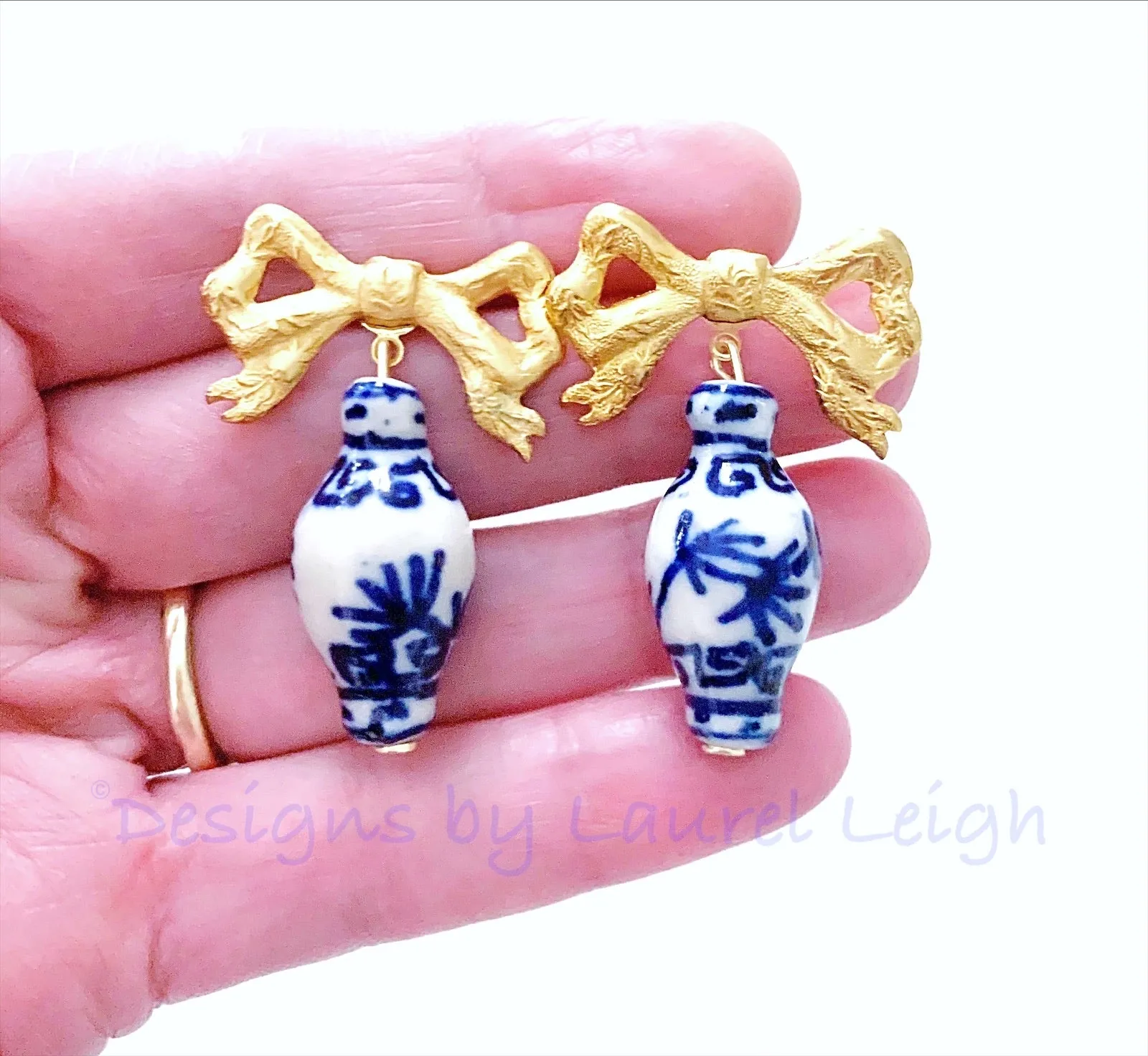 Chinoiserie Ginger Jar Bow Earrings - Blue & White