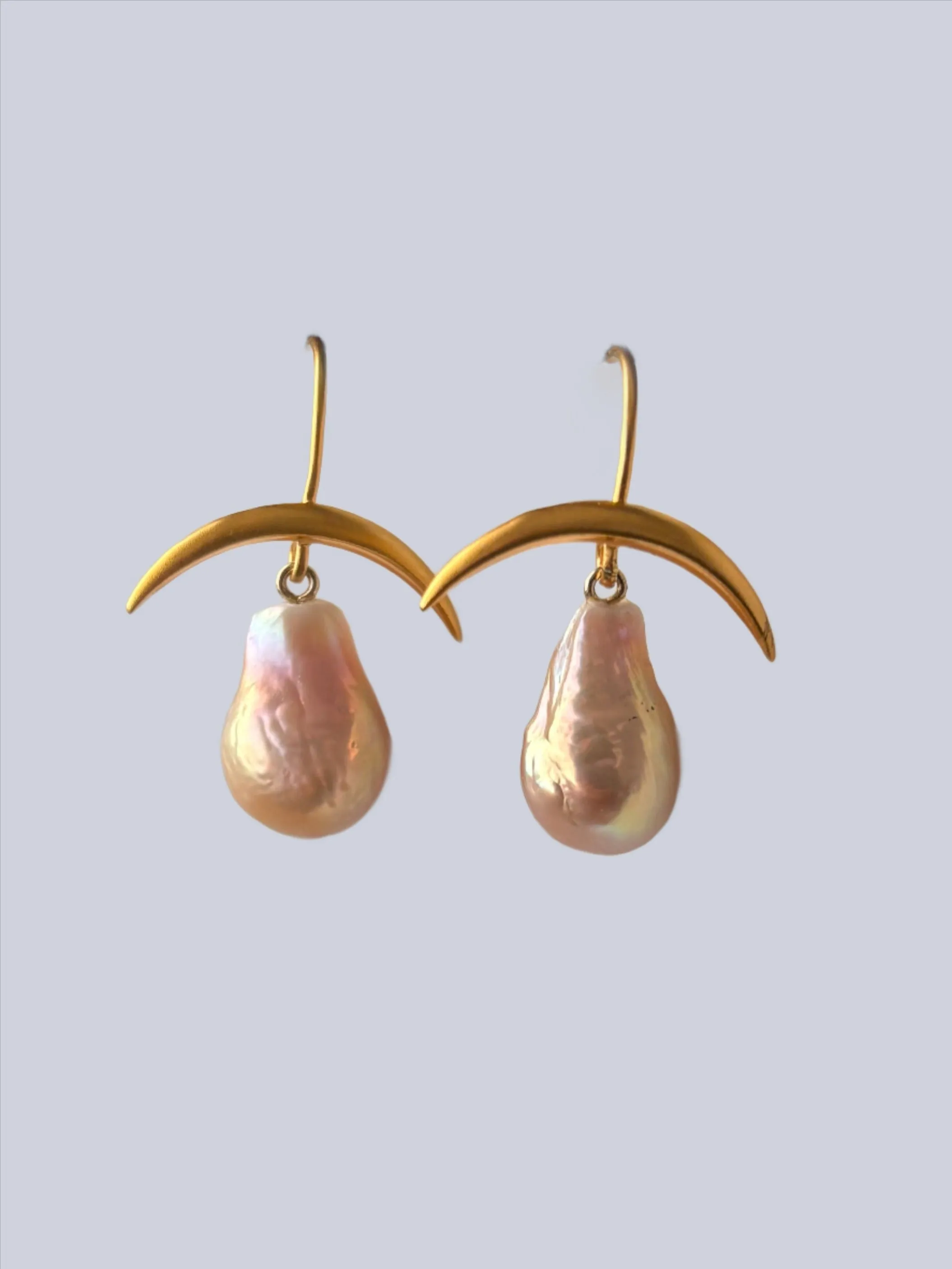 JAPAN KASUMI PEACH DROP PEARLS UNDER THE MOON EARRINGS